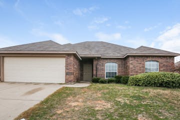 209 Kennedy Dr Crowley, TX 76036